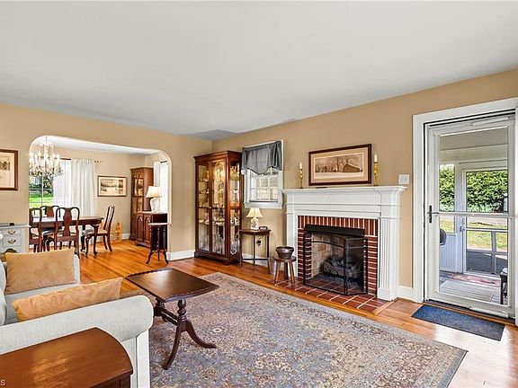 2nd image of 1940 Robinhood Rd