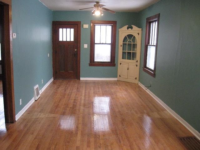 1st image of 529 N Foster Ave