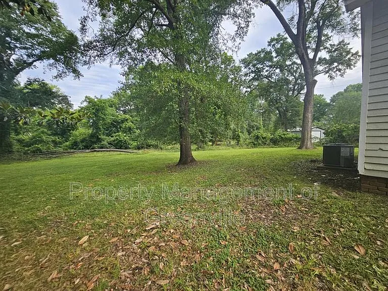 510 Woodside Ln — Photo 16
