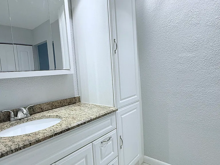 401 Golden Isles Dr #913 — Photo 19