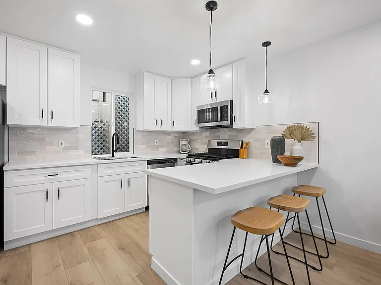 834 Island Ct #1/2 — Photo 4