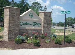 197 Gables Dr, Hurricane, WV 25526