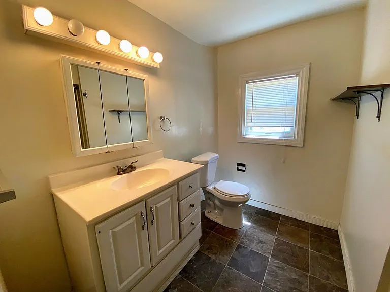 1301 North Ave NE — Photo 8
