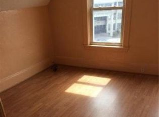 15 Winthrop St, Worcester, MA 01604