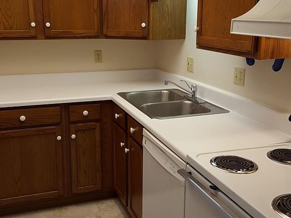 Tidy clean efficient kitchen.