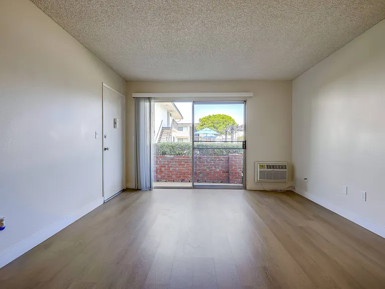 9651 Graham St — Photo 16