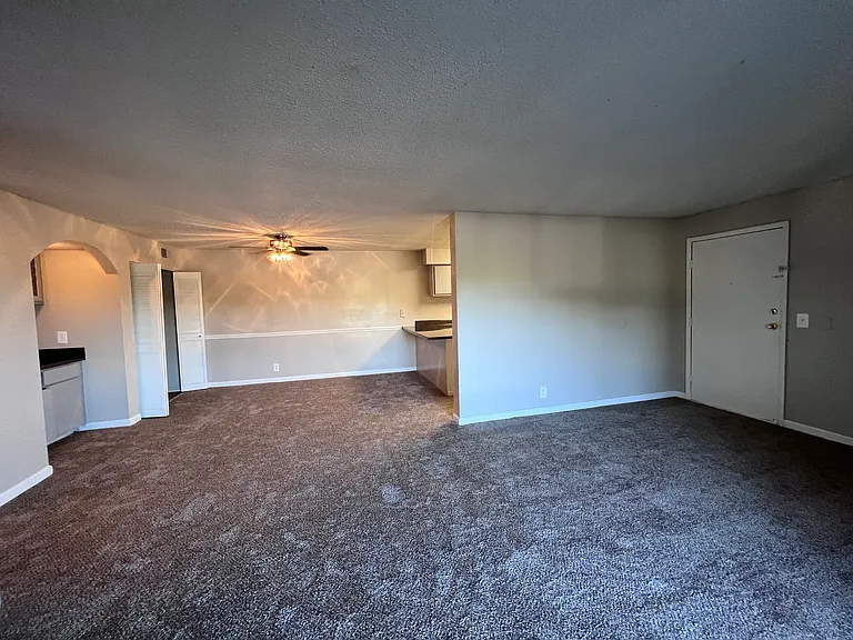 Bell Hollow Apartments — Photo 64