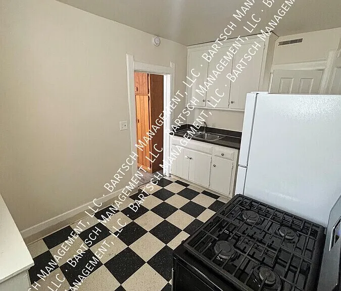 2434 N Bartlett Ave — Photo 11