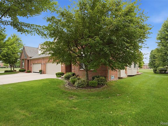 4th image of 49554 Iron River Dr