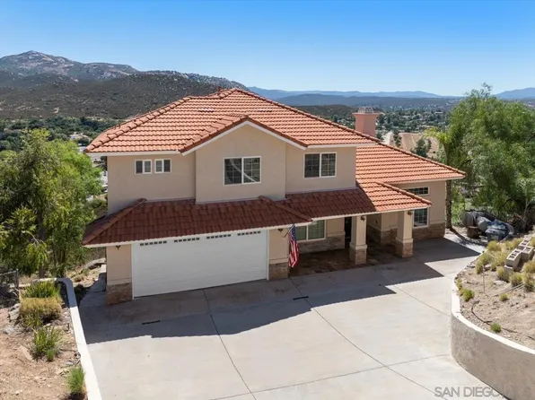 17225 Saint Helena Dr, Ramona, CA 92065