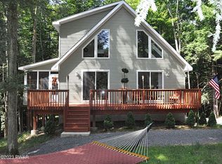 1063 Red Hawk Dr, Lake Ariel, PA 18436