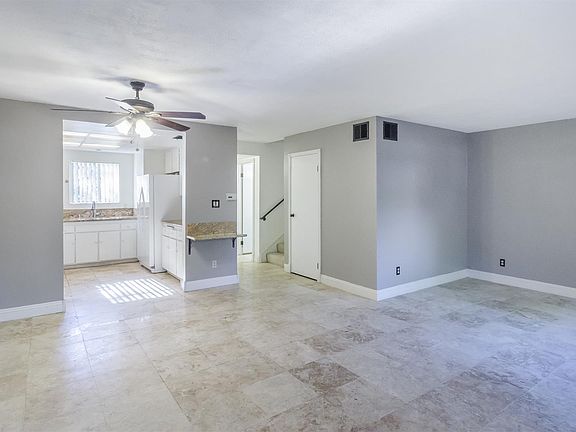 4th image of 57 Derow Ct