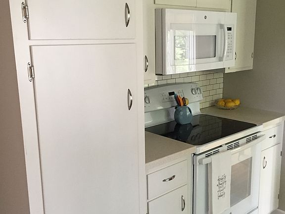 new pantry and appliances