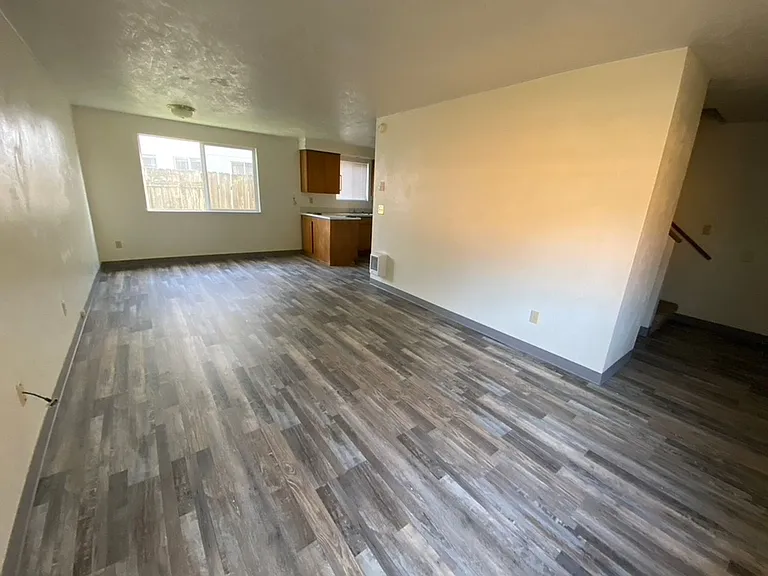 2 bed 1.5 bath Gateway area duplex — Photo 2