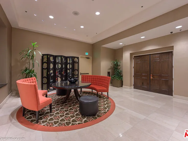 10724 Wilshire Blvd #809 — Photo 23