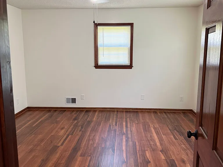 428 Sundown Dr — Photo 16