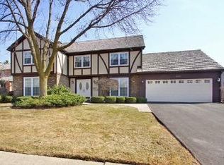 2513 Osage Dr, Glenview, IL 60026