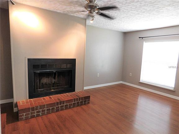 3rd image of 1709 Mockingbird Ln