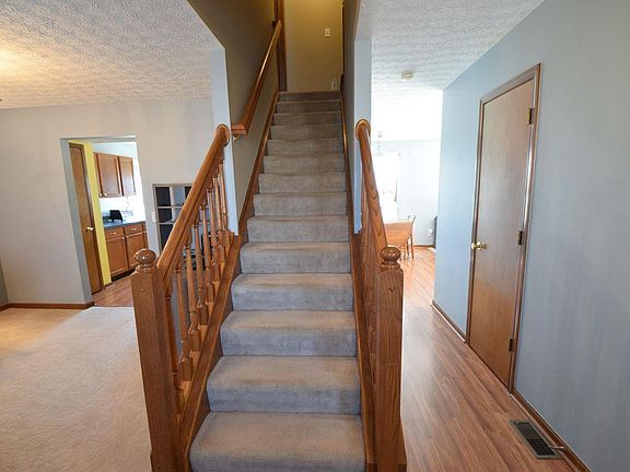 4th image of 1050 Oxford Dr N