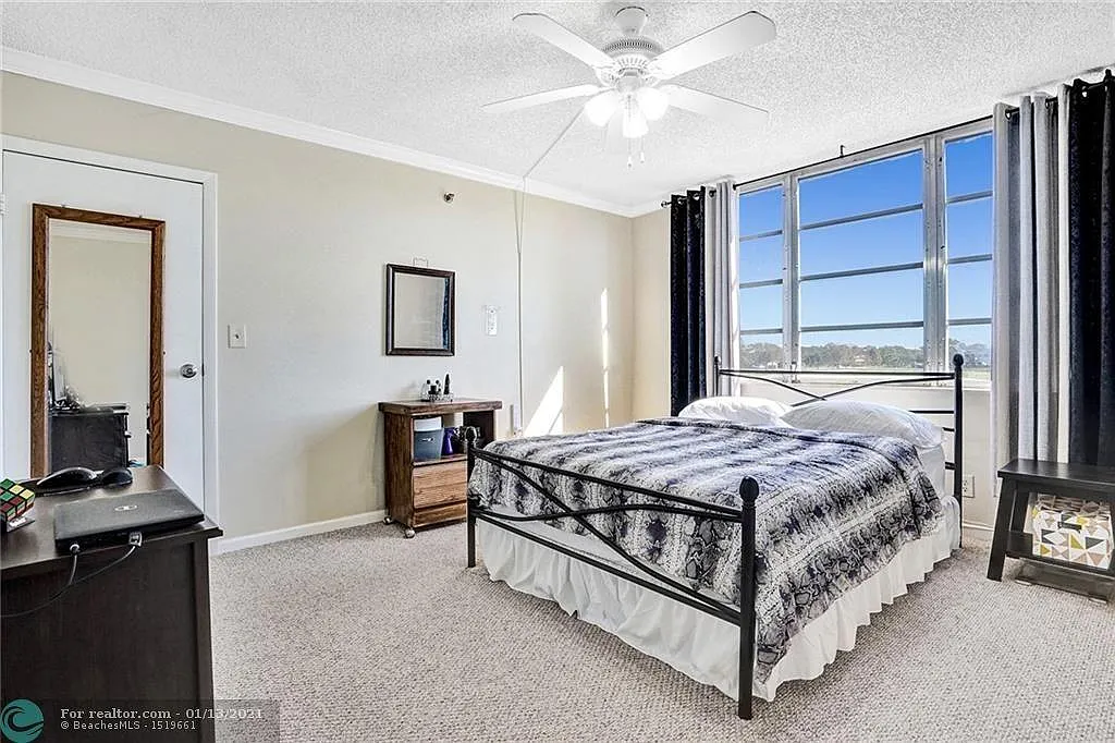 W Rolling Hills Cir, Davie — Photo 1