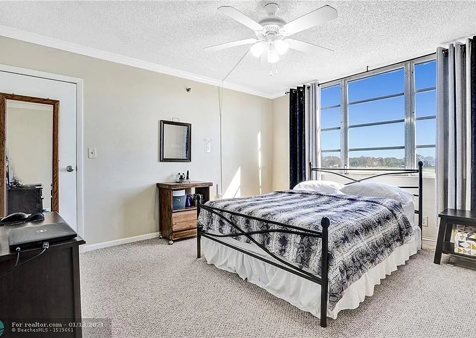 W Rolling Hills Cir
