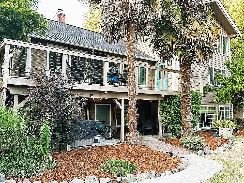 2nd image of 3009 E Bay Dr NW