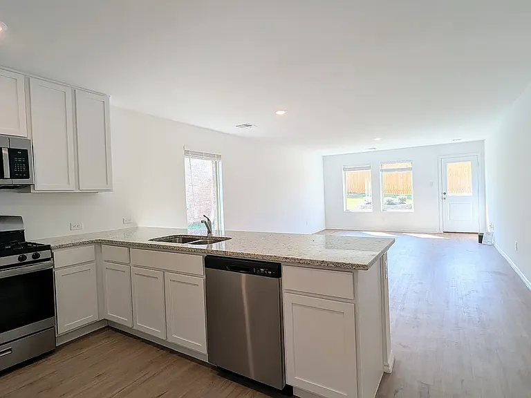 3305 NW 149th St — Photo 6