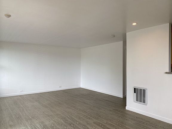 4th image of 77 Bulkley Ave APT 19