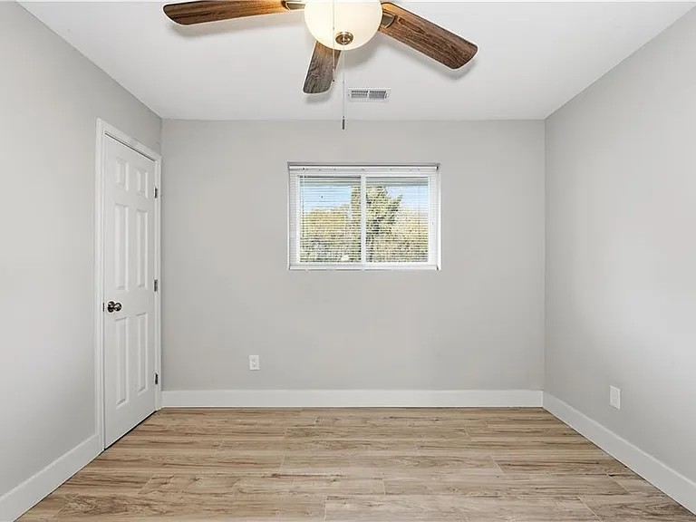 1735 Carter Ave — Photo 15