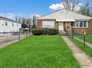 7837 Lawndale St, Philadelphia, PA 19111