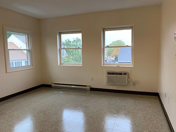 3rd image of 19 Main St APT 17