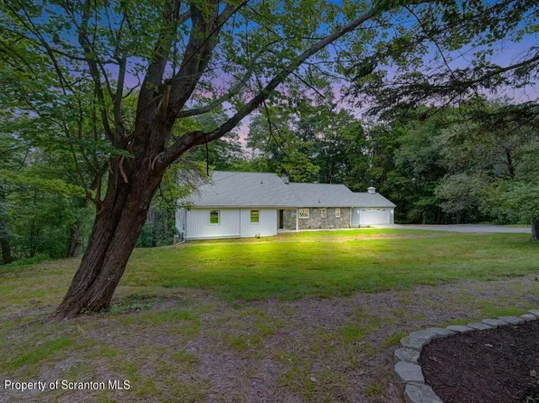 102 Hilldell Rd, Roaring Brook Township, PA 18444