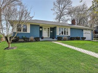 7 Cherry Ln, Barrington, RI 02806