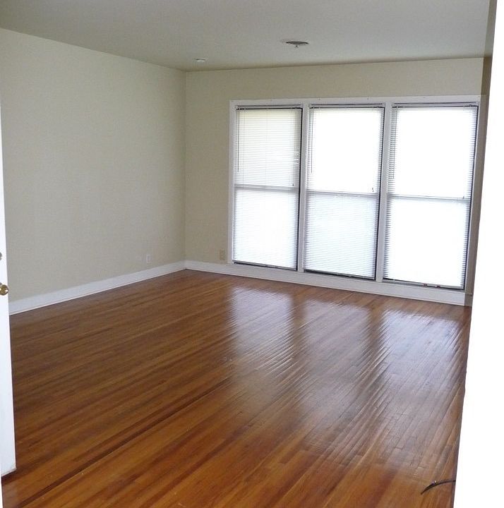1st image of 246 White Bridge Rd #C4