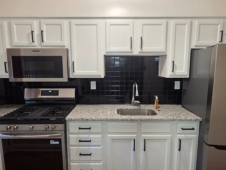 335 N Grantley St — Photo 10