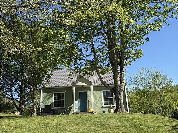 3rd image of 130 Bluegrass Drive