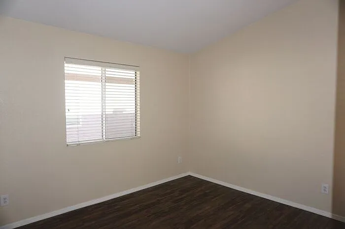 2201 S Saint Suzanne Dr — Photo 25