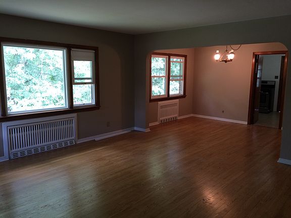 3rd image of 17 Hudson Ave