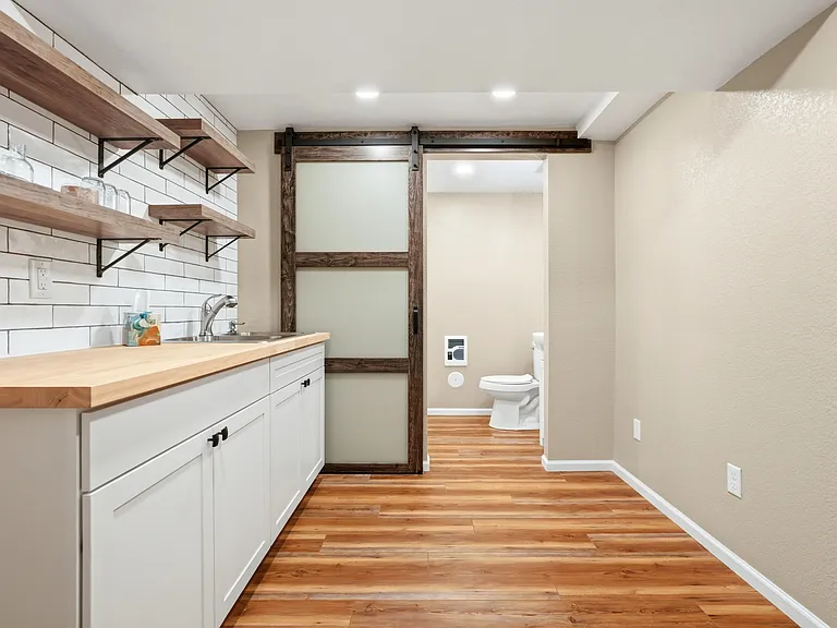204 Corby Pl — Photo 48