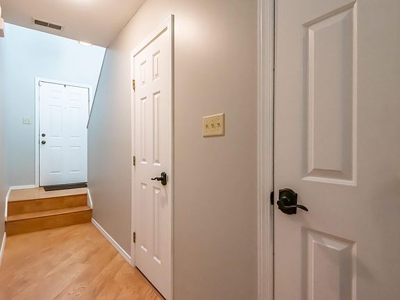 4th image of 631 E Bayberry Ct