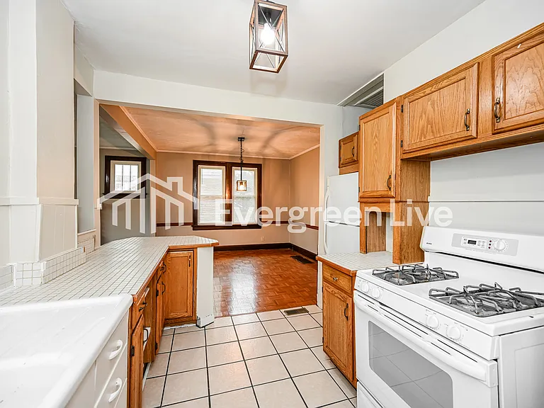 5320 Colerain Ave — Photo 8