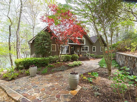 3rd image of 428 Lunsford Ln
