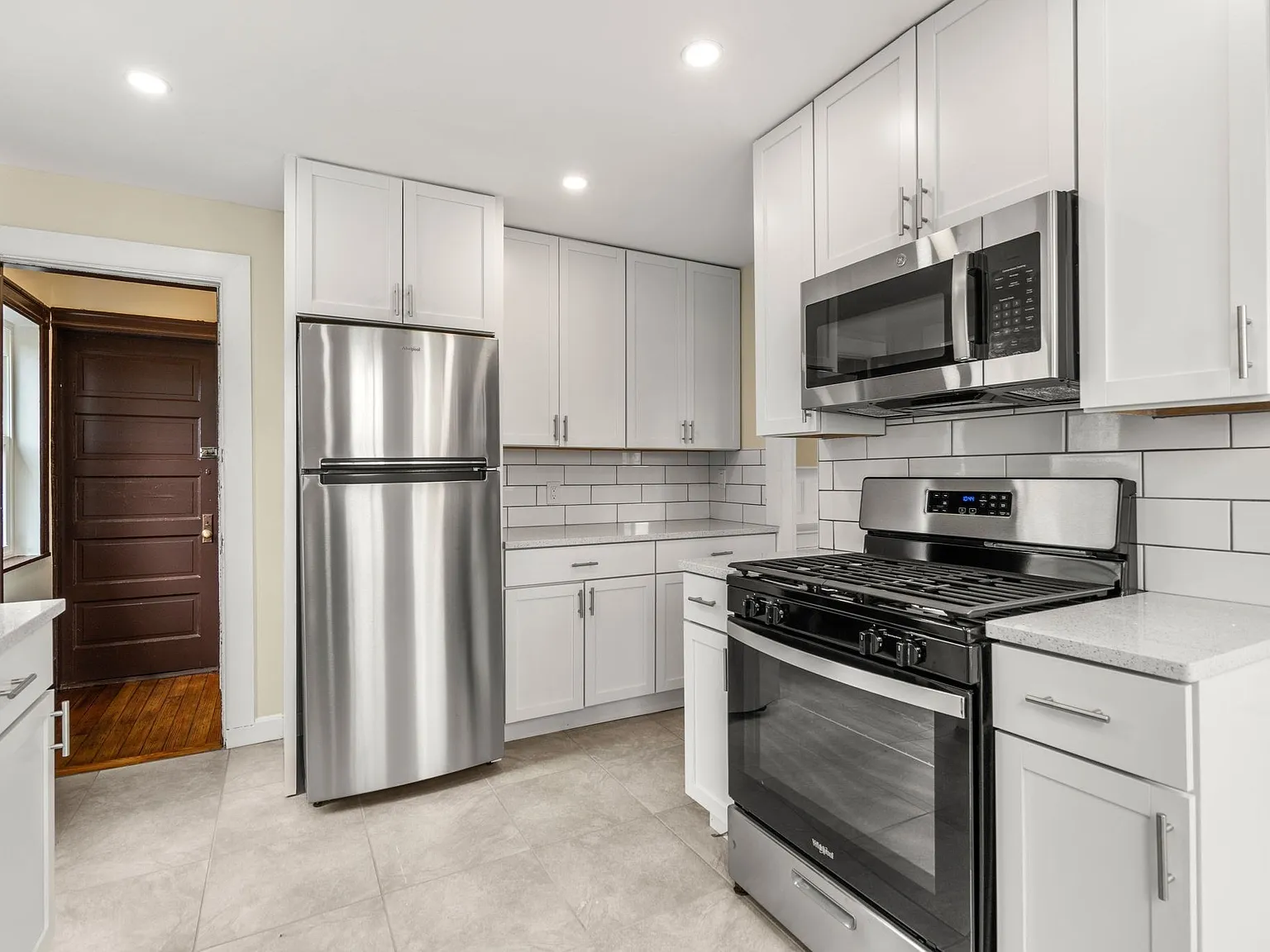 6 bed, 2000 sqft, $5,295 — Photo 2