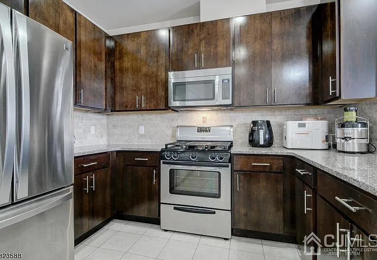 331 Pond Ln — Photo 13