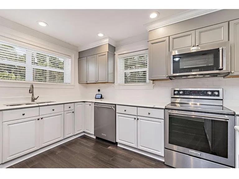 521 Ardmore Rd — Photo 2