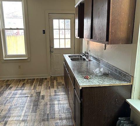 4th image of 2423 Reel St