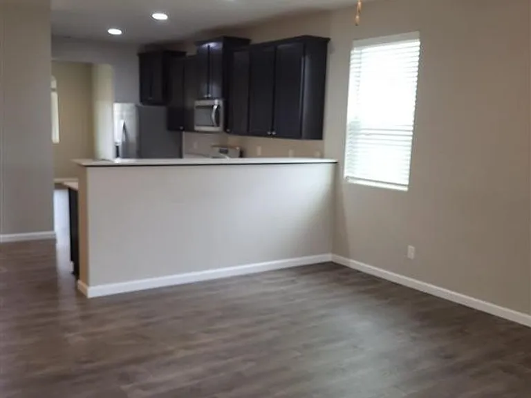 556 Bondgard Ave E — Photo 8