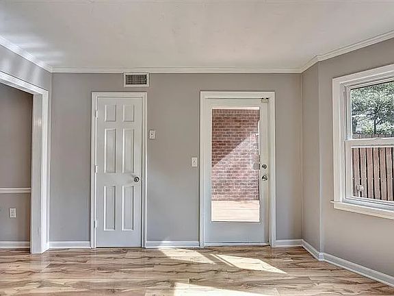 3rd image of 871 Lenox Oaks Cir NE