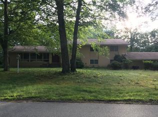 5 Deerfield Ln, Upper Saddle River, NJ 07458