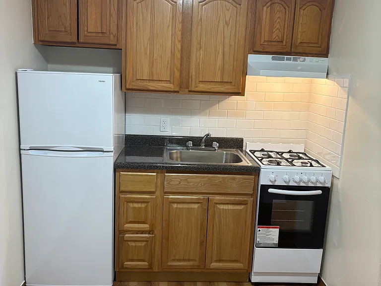 Liberty Court — Photo 12